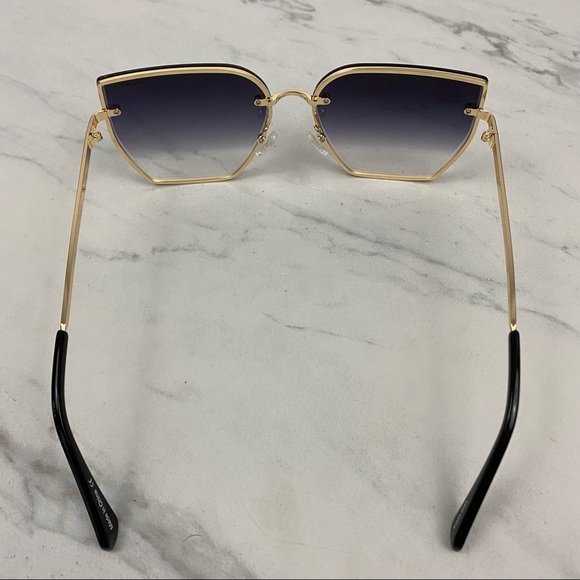 Quay Australia • Around the Way Sunglasses - Picture 8 of 8